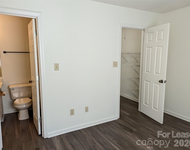 111 Birdie Court - Photo Thumbnail 7