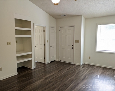 111 Birdie Court - Photo Thumbnail 4