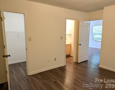111 Birdie Court - Photo Thumbnail 12