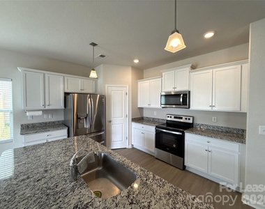6225 Lowe Lane - Photo Thumbnail 4