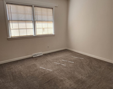601 Camrose Drive - Photo Thumbnail 6