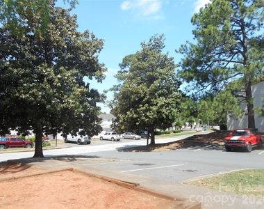 7961 Shady Oak Trail - Photo Thumbnail 3