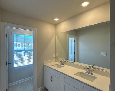125 Utility Lane - Photo Thumbnail 7