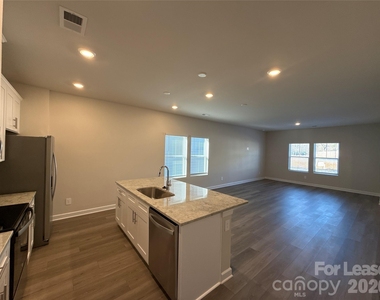125 Utility Lane - Photo Thumbnail 4