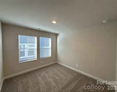 125 Utility Lane - Photo Thumbnail 10