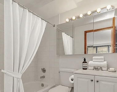 1425 York Avenue - Photo Thumbnail 5
