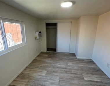 23892 Hemlock Avenue - Photo Thumbnail 5