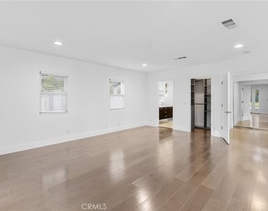 22904 Calvert Street - Photo Thumbnail 36