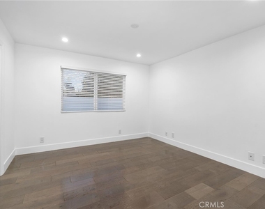 22904 Calvert Street - Photo Thumbnail 43