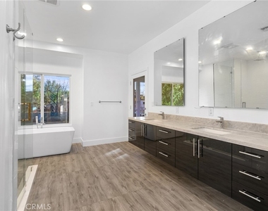 22904 Calvert Street - Photo Thumbnail 28