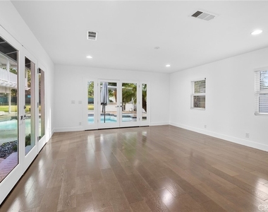 22904 Calvert Street - Photo Thumbnail 35