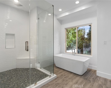 22904 Calvert Street - Photo Thumbnail 29