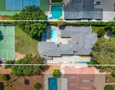 22904 Calvert Street - Photo Thumbnail 2
