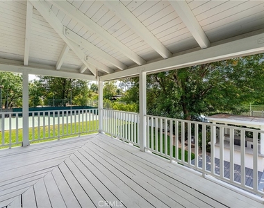 22904 Calvert Street - Photo Thumbnail 31