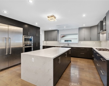 22904 Calvert Street - Photo Thumbnail 18