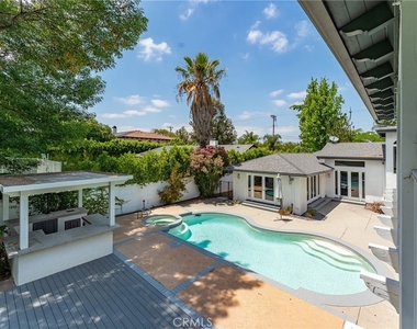 22904 Calvert Street - Photo Thumbnail 34