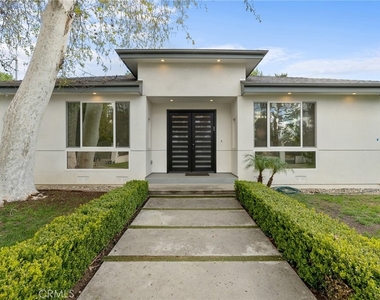 22904 Calvert Street - Photo Thumbnail 9