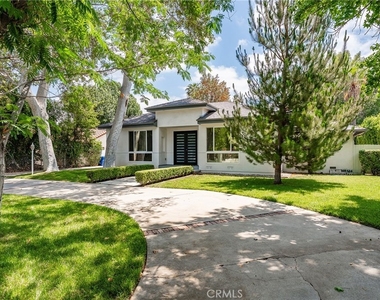 22904 Calvert Street - Photo Thumbnail 5