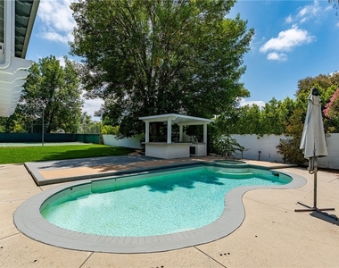 22904 Calvert Street - Photo Thumbnail 49