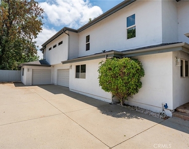 22904 Calvert Street - Photo Thumbnail 7