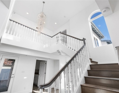 22904 Calvert Street - Photo Thumbnail 23