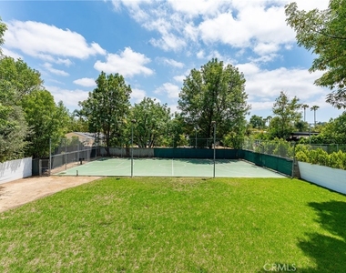 22904 Calvert Street - Photo Thumbnail 32