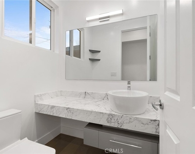 22904 Calvert Street - Photo Thumbnail 46