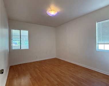 1317 W Alameda Avenue - Photo Thumbnail 14