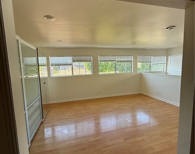 1317 W Alameda Avenue - Photo Thumbnail 8