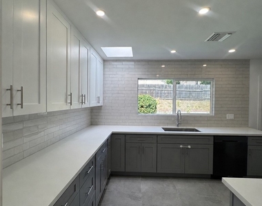 2618 N 6th Street - Photo Thumbnail 11
