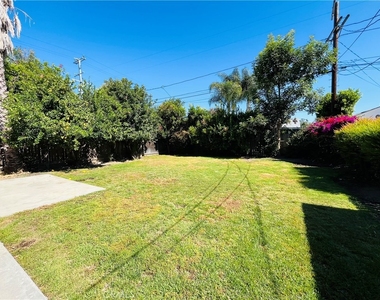 22451 Dolorosa Street - Photo Thumbnail 11