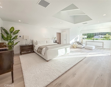 4266 Louise Avenue - Photo Thumbnail 12