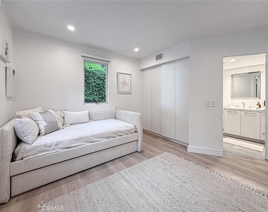 4266 Louise Avenue - Photo Thumbnail 19