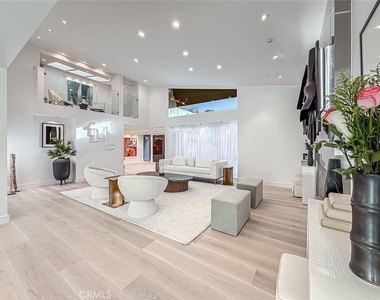 4266 Louise Avenue - Photo Thumbnail 5