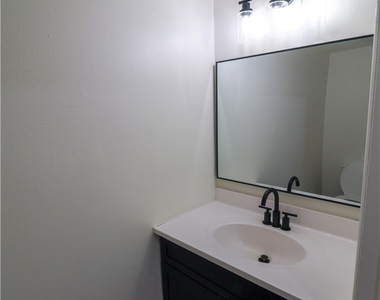 13540 Hubbard - Photo Thumbnail 6