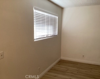 5036 W L-8 Avenue - Photo Thumbnail 2