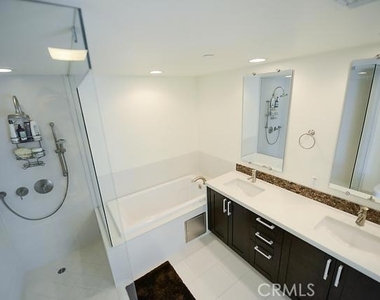 7133 Hawthorn Avenue - Photo Thumbnail 10