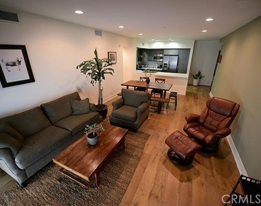 7133 Hawthorn Avenue - Photo Thumbnail 5