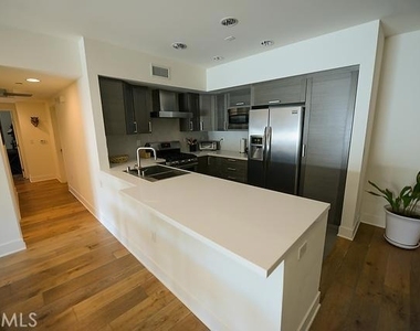 7133 Hawthorn Avenue - Photo Thumbnail 4