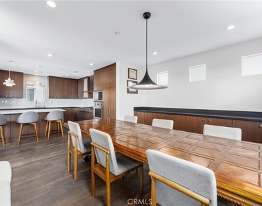 726 Loma Drive - Photo Thumbnail 12