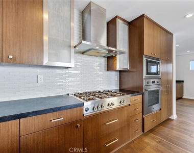 726 Loma Drive - Photo Thumbnail 10