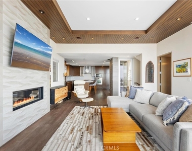 726 Loma Drive - Photo Thumbnail 6