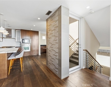 726 Loma Drive - Photo Thumbnail 14