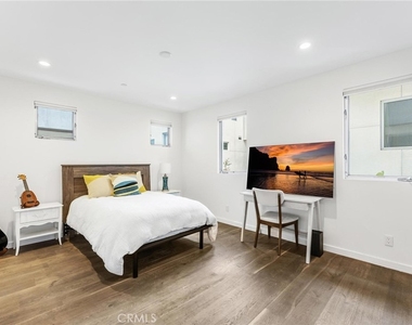 726 Loma Drive - Photo Thumbnail 31