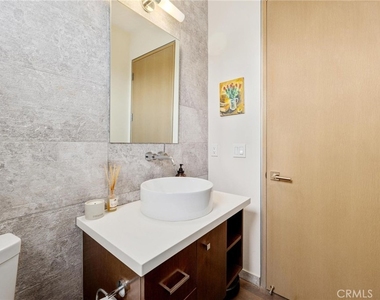 726 Loma Drive - Photo Thumbnail 13