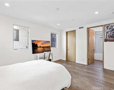 726 Loma Drive - Photo Thumbnail 32
