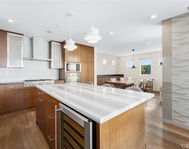 726 Loma Drive - Photo Thumbnail 8