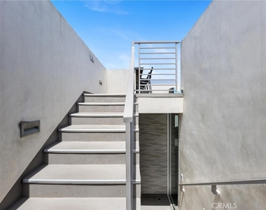726 Loma Drive - Photo Thumbnail 15