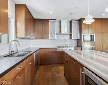 726 Loma Drive - Photo Thumbnail 9