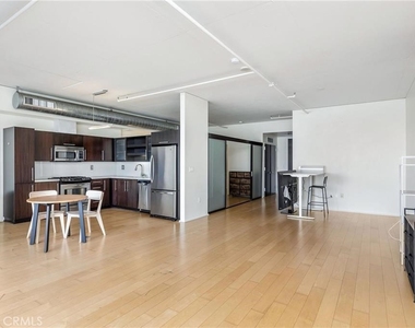 1100 S Hope Street - Photo Thumbnail 8